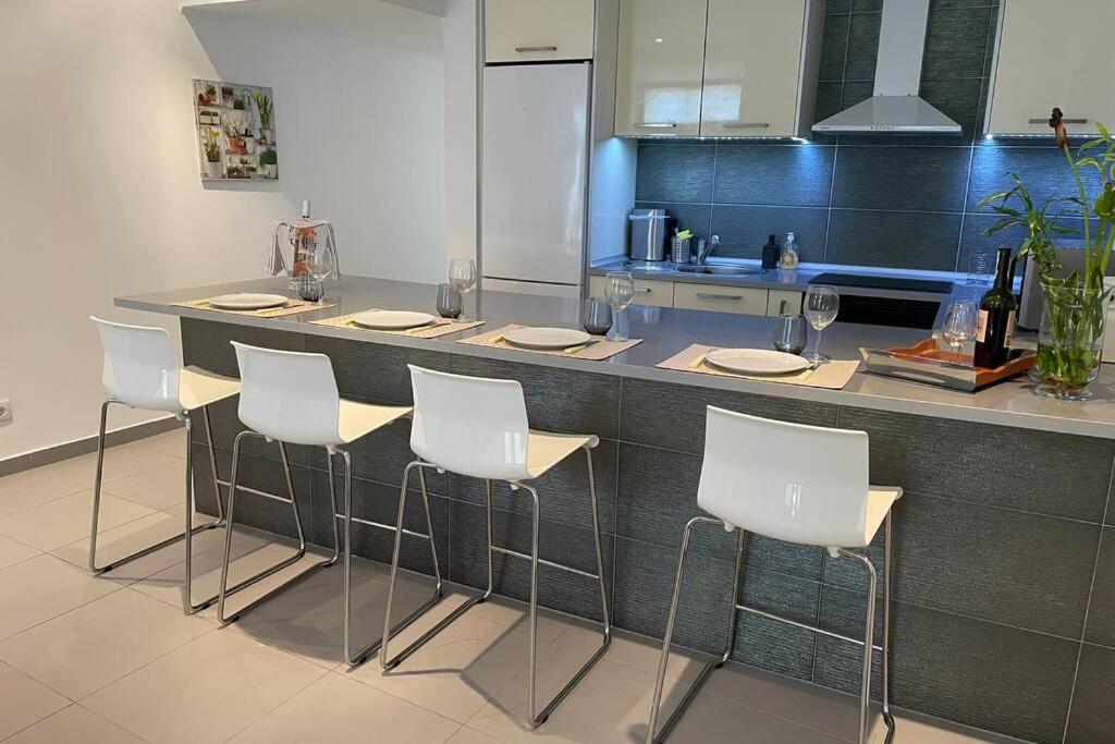 Apartamento Janelas Verdes 37 *